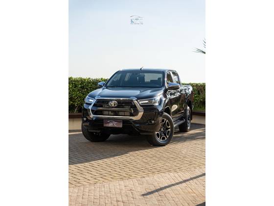 TOYOTA HILUX 2.8 D-4D TURBO DIESEL CD SRX 4X4 AUTOMÁTICO TOYOTA HILUX 2.8 D-4D TURBO DIESEL CD SRX 4X4 AUTOMÁTICO
